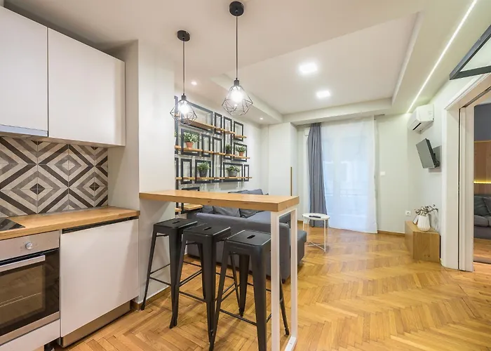 Pame Rentals - Walk Distance To Acropolis With A Charming Design